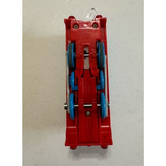 HiT Thomas TrackMaster 2006 Thomas the Tank Engine - Battery Operated - Picture 9 of 16